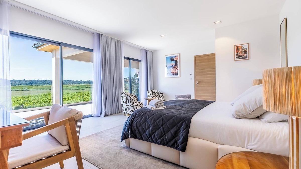 Plaissan Bed & Breakfast | Suite n°2 in Villa SCL - Heated pool - SPA Jacuzzi