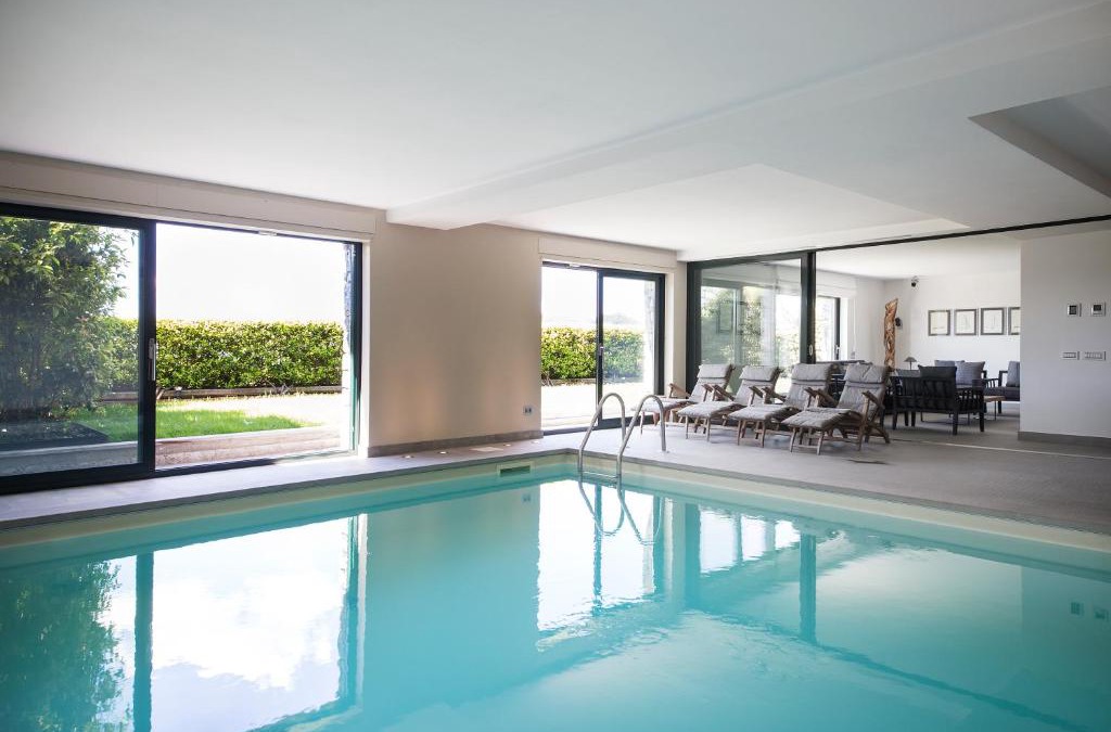Como Apartment | SUITE & POOL-Como House-160 mt-Private Indoor Swimming Pool, heated all year-Private Covered Parking-Private Garden and terrace-Fully equipped Kitchen