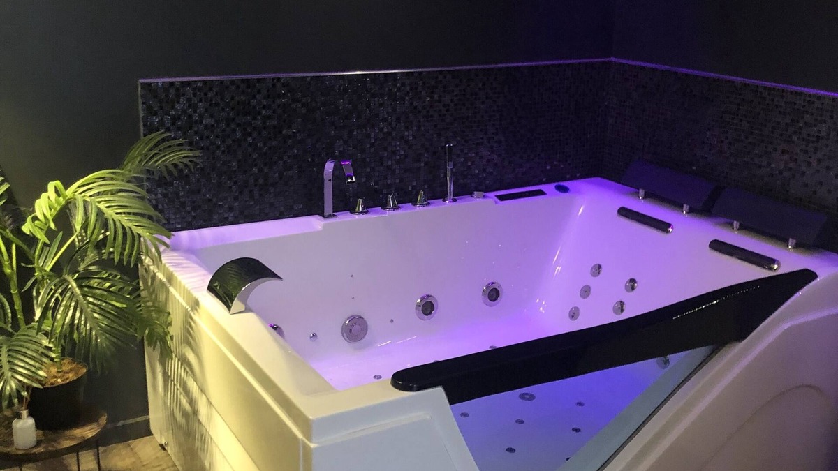Emanville House | Suite Pour 2 Avec Jacuzzi Privatif