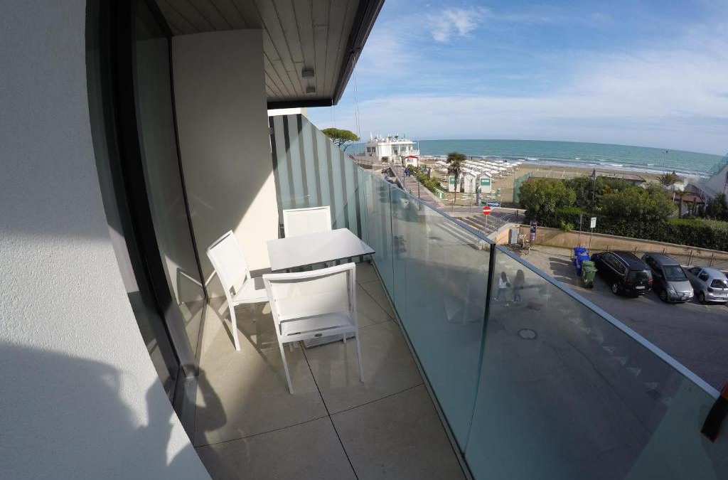 Old Town Apartment | Suite Serenissima bilocale con terrazzo frontemare - Agenzia Cocal