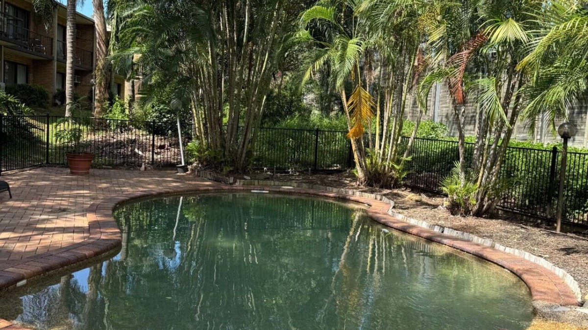 Mount Ommaney Hotel | Suite with Kitchen WiFi Easy Access to Motorway