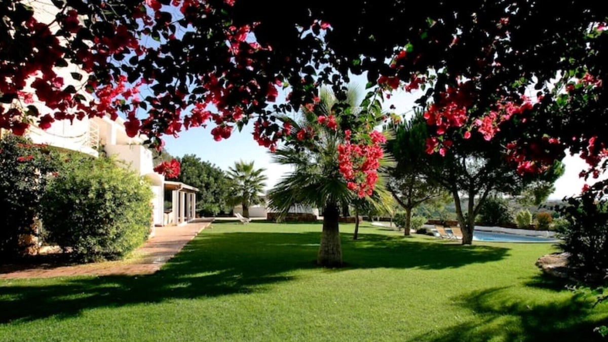 Silves Villa | Suites in luxury villa with pool and tennis court