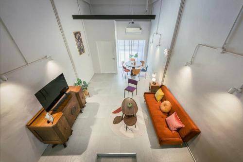 Phra Khanong Apartment | Sukhumvit entire house 7 pax - 2 mins walk from skytrain