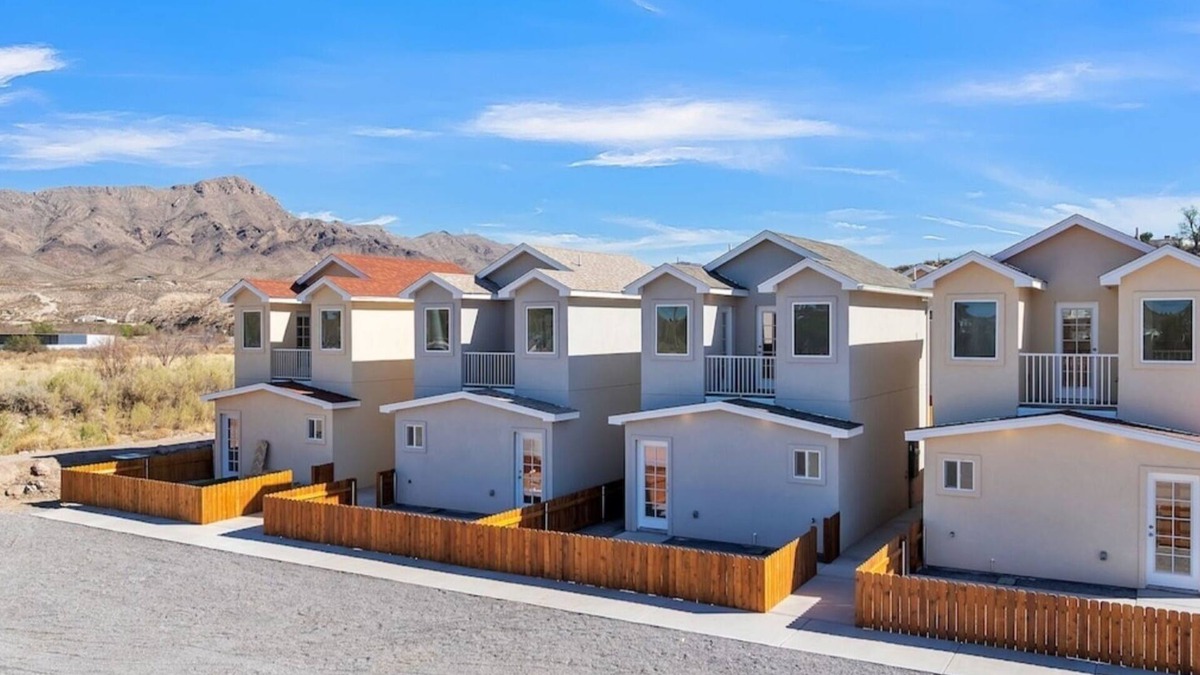 Truth or Consequences House | Summer Bloom Unit 8