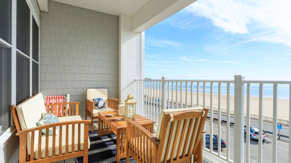 Hampton Condo | Summer bliss in our Hampton Beach oceanfront 2BR condo awaits!