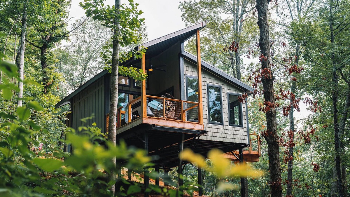 Wildwood House | Summer Breeze at Willow Treehouse -Treetop Escapes