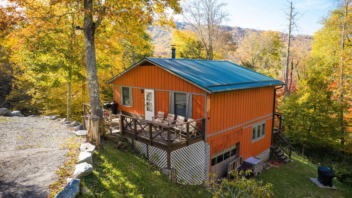 Newland Cabin | Summer Deal! Cozy Banner Elk Cabin Near Downtown & Prime Hiking Trails