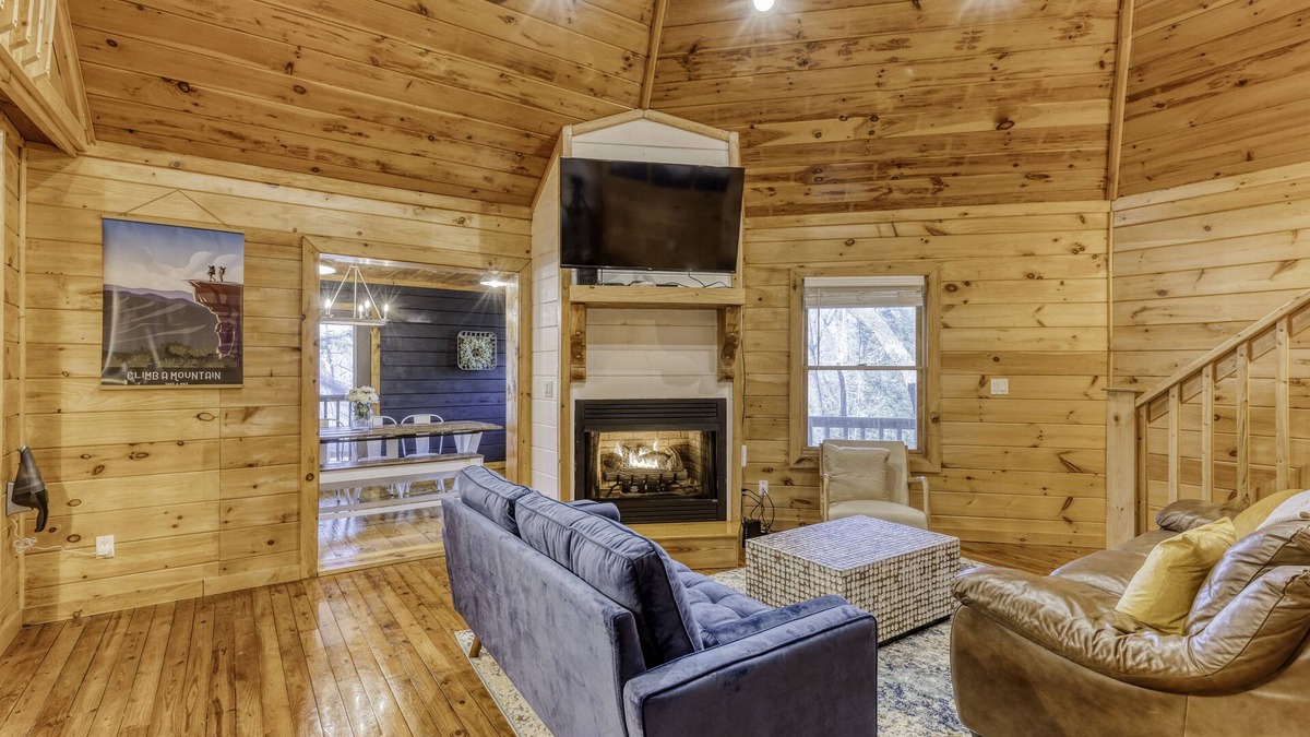 Dial Cabin | Summer Fun - Creekside- Hot Tub -Prime Fishing Spot-Game Room