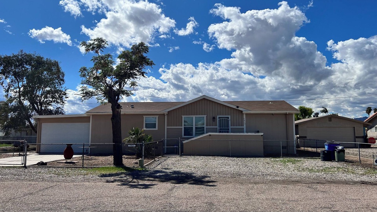 Mohave Valley House | SUMMER GETAWAY PET FRIENDLY Colorado River Close 3Br2Ba, Fenced Yard! SNOWBIRDS