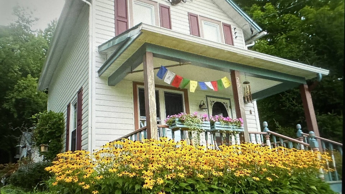 Warsaw House | Summer in Wyoming/Letchworth State Park/Silver Lake