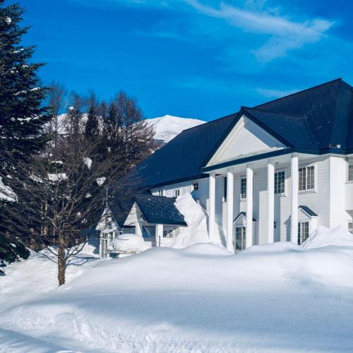 Kitaazumi-gun Bed & Breakfast | Summer Leaves