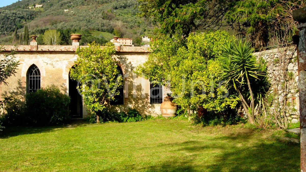 Nocchi Villa | Summer residence for 22 with pool and gardens