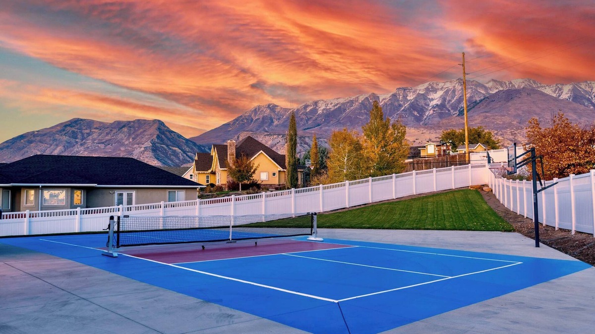 Lindon House | Summer Retreat! Pickleball/SwimSpa/FirePits/Family!