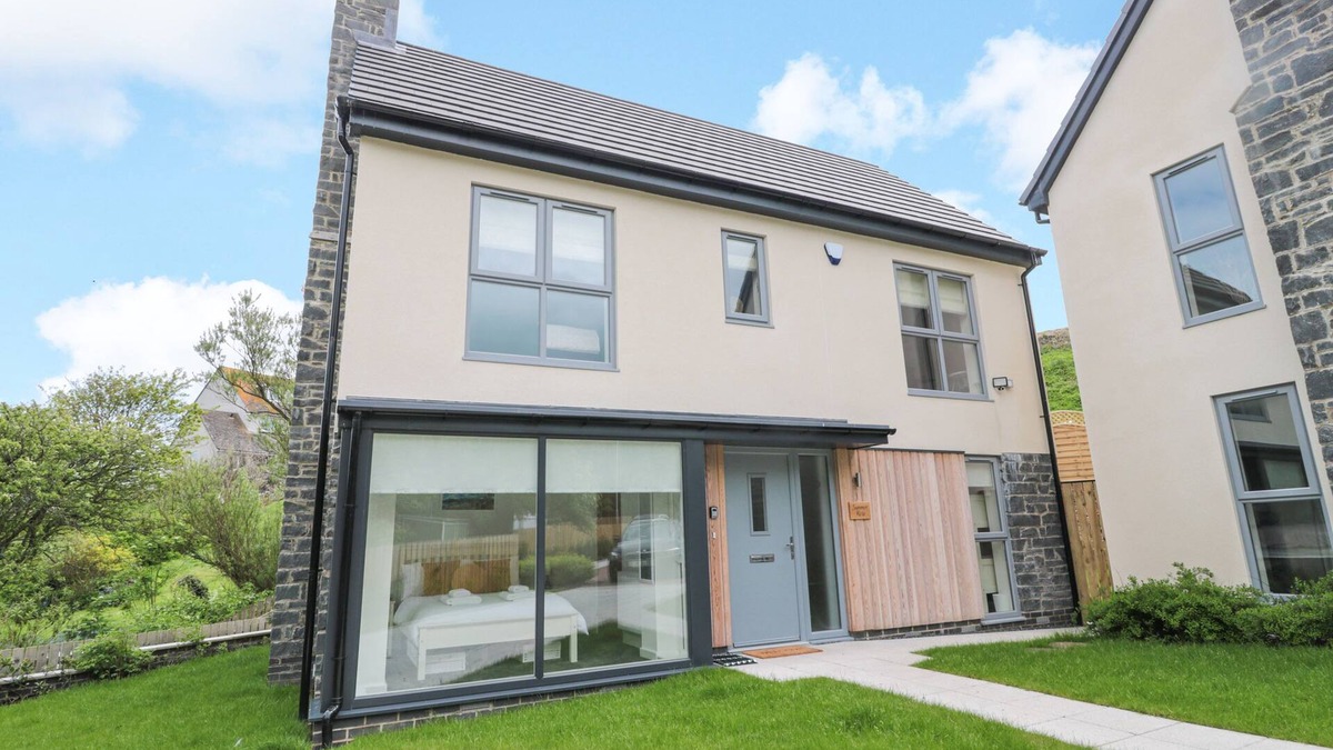 Dunstan Cottage | SUMMER ROSE, pet friendly, country holiday cottage in Craster