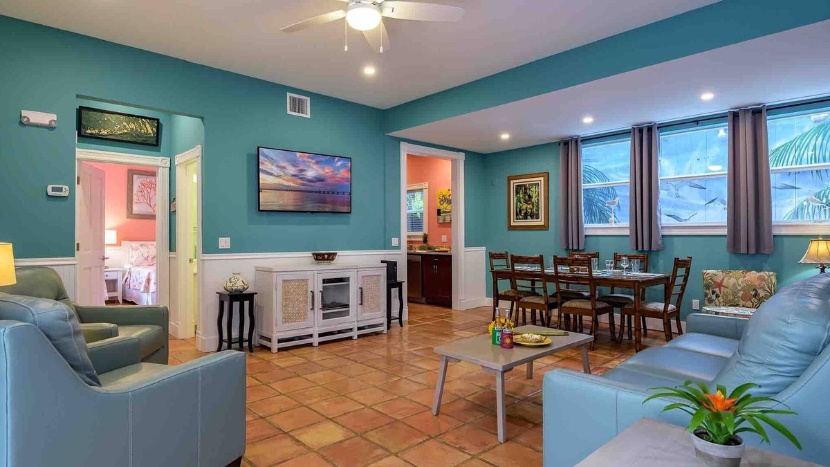 Downtown House | *SUMMER SOLSTICE @ OLD TOWN* Unique 9BR/9.5BA Compound + LAST KEY SERVICES…