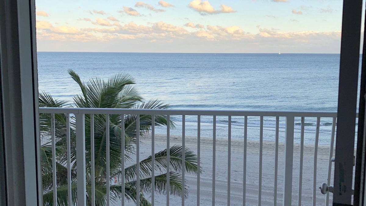 Lauderdale-by-the-Sea Apartment | Summer Special-Ocean front with AMAZING Ocean view