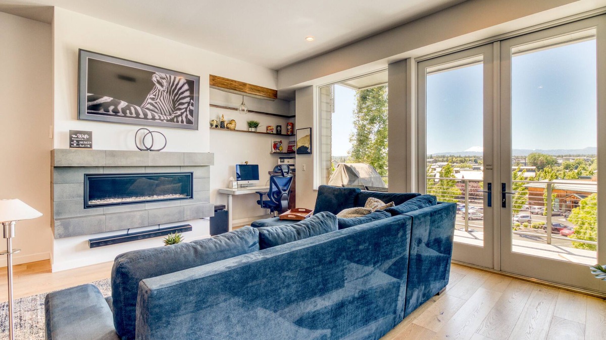 Southern Crossing Condo | *Summer Specials* Modern and Luxury Meet at The Atrium