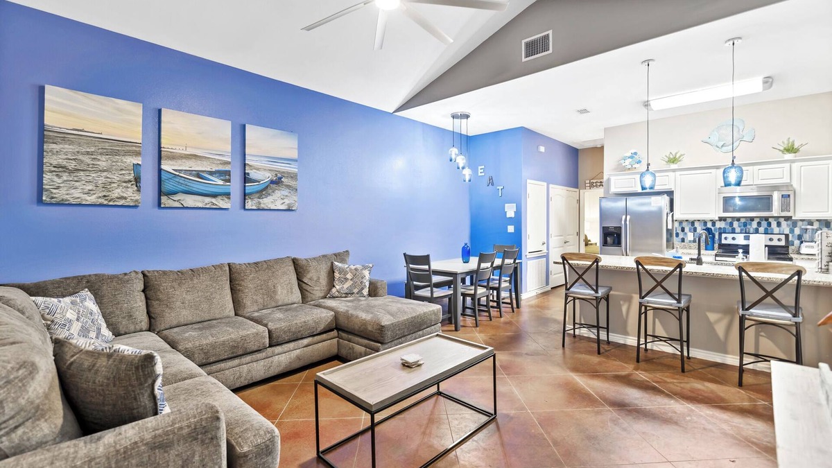 Corpus Christi Condo | Summer Time! 2KINGBed2Bath, sleeps 6. Pet friendly. Pool. Gas fire pit.