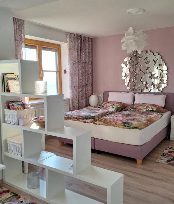 Glanz an der Weinstrasse Apartment | Summer Wine