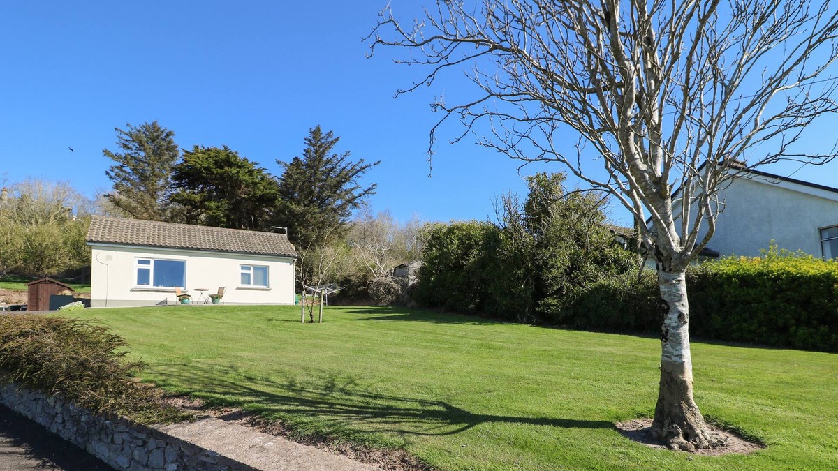 Youghal Apartment | SUMMERFIELD LODGE COTTAGE, with a garden in Youghal, County Cork