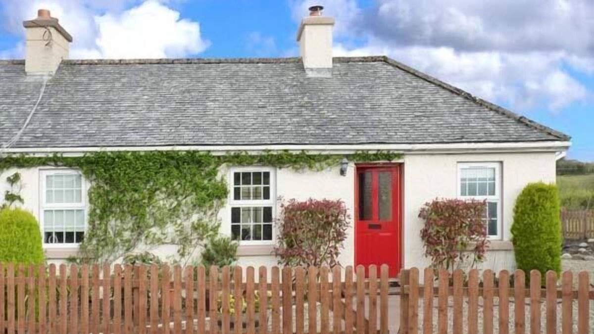 Frosses Cottage | SUMMERHILL COTTAGE, pet friendly in Mountcharles, County Donegal