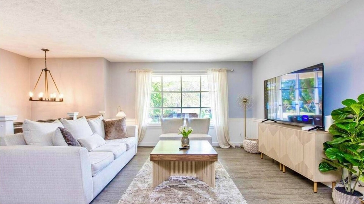 Bloomington House | SummerRidge Retreat with 5 bedrooms