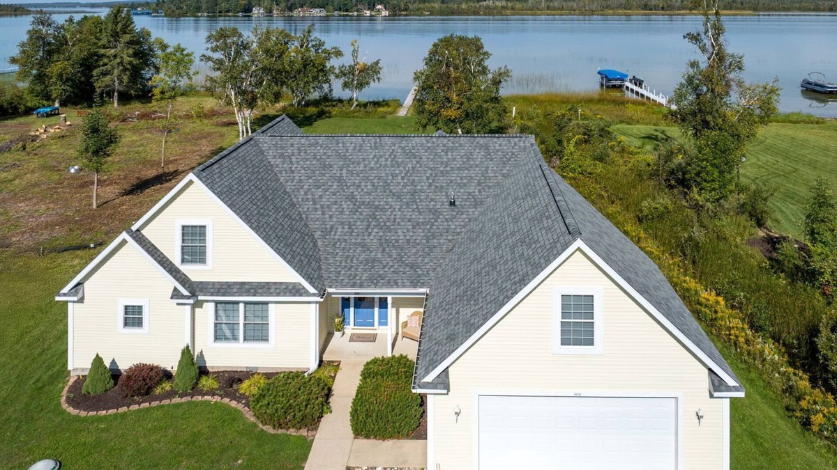 Ponshewaing House | Summerside Cape on Crooked Lake-Waterfront-Sunsets-Sleeps 12