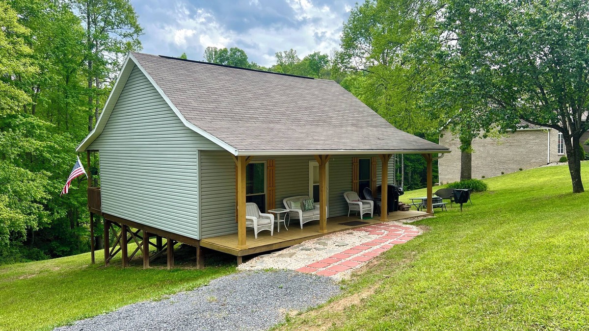 Keslers Cross Lanes Cottage | Summersville Lake Cottage