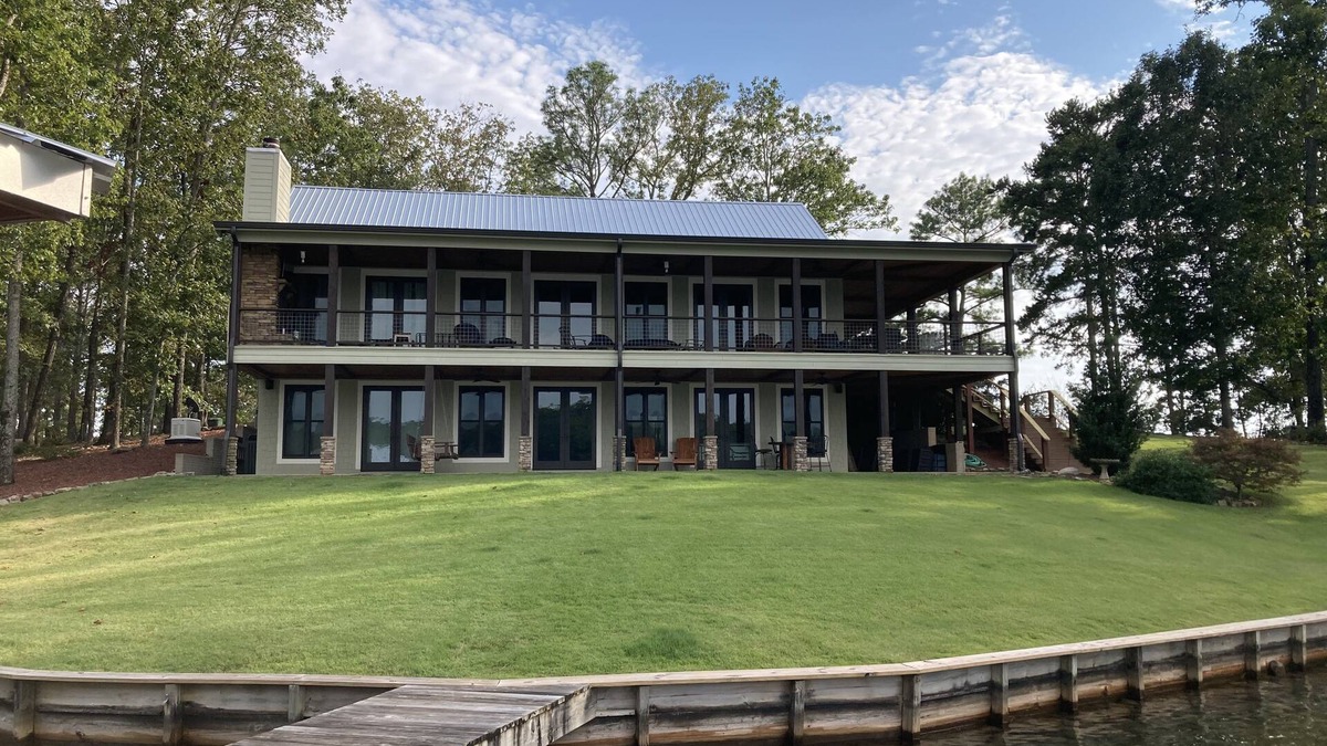 Pleasure Point House | Summertime at the beautiful Lake Martin. Alabama's premier lake retreat.