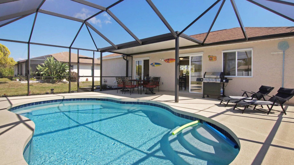 Port Charlotte House | Summertime Vacation Villa in Port Charlotte Florida with heated pool