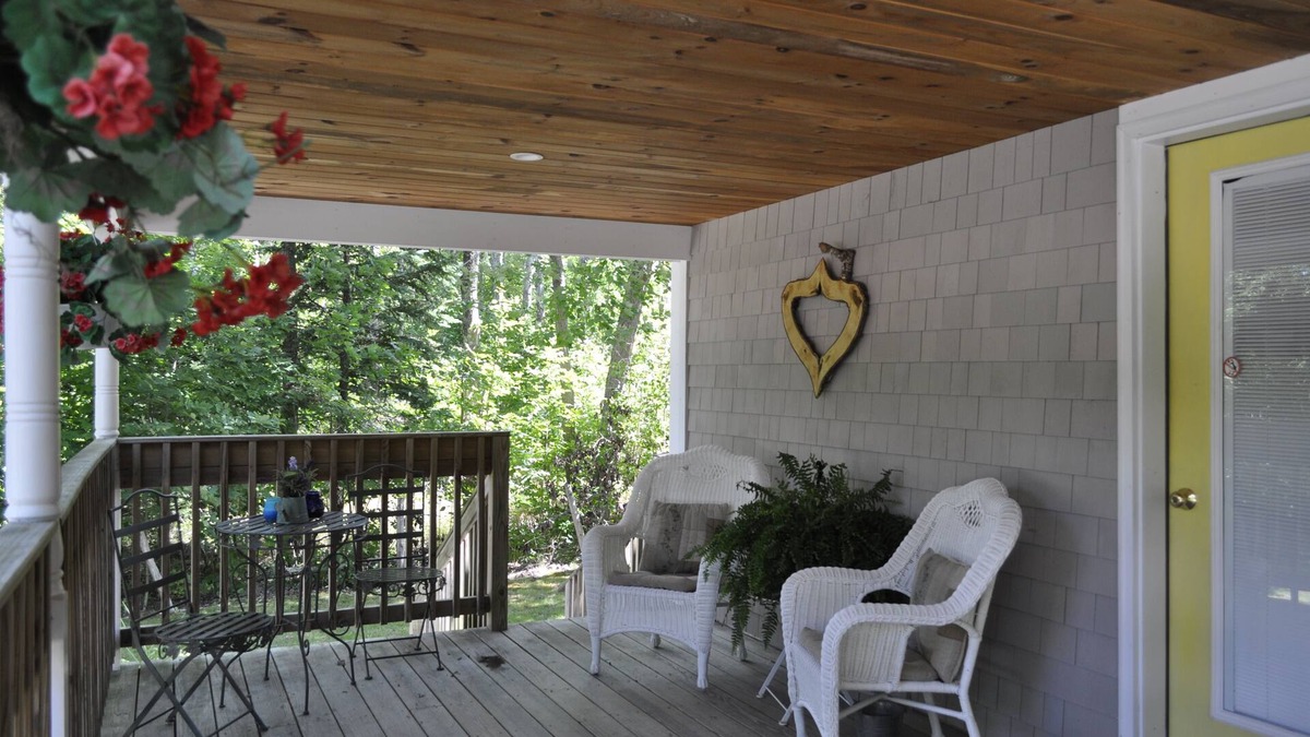 Otter Creek Cottage | Summerwood Cottage Romantic and Eclectic Getaway