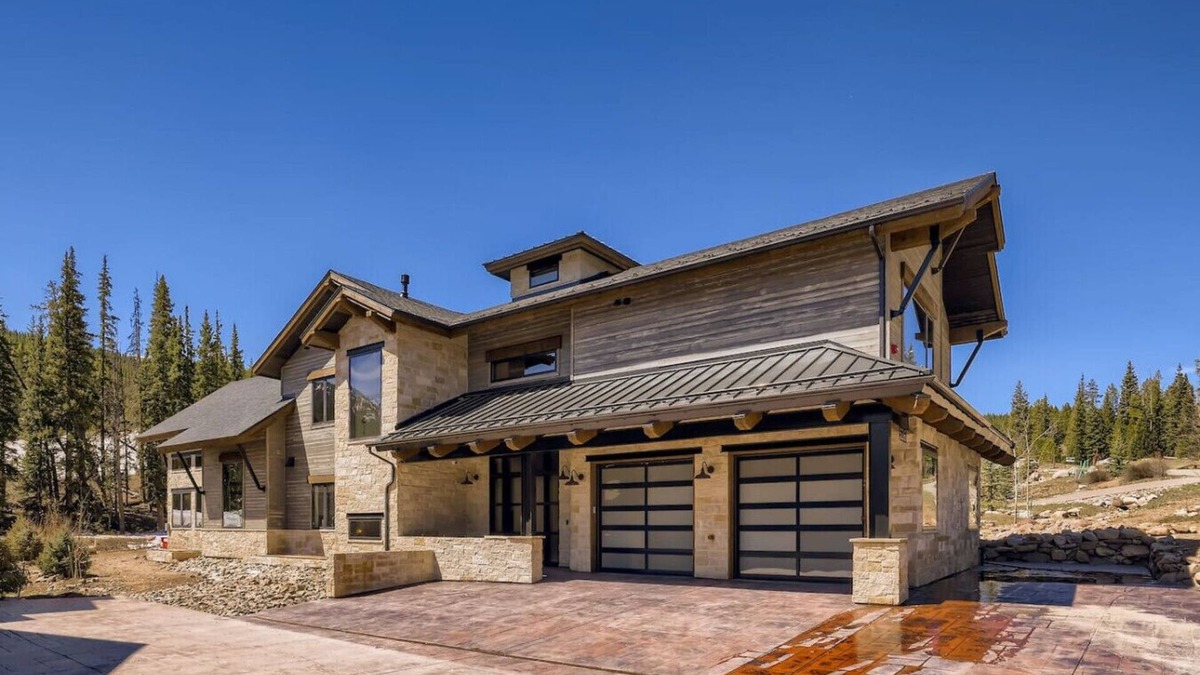 Copper Mountain House | Summit Grove Lodge ~ 5 King Suites, Ski in/out, Hot Tub, Movie Theater ~ Sleeps 26