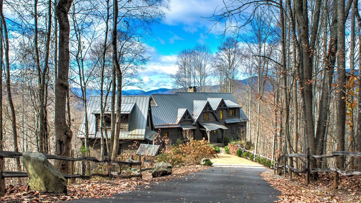 Sylva House | Summit Haven at Balsam Mountain Preserve | Exclusive Lodge with Golf & Hiking Trails