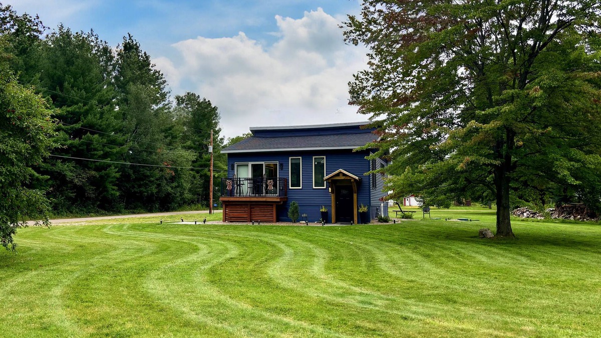 Summit Lake House | Summit Lake 2-bedroom house with AC and WiFi.