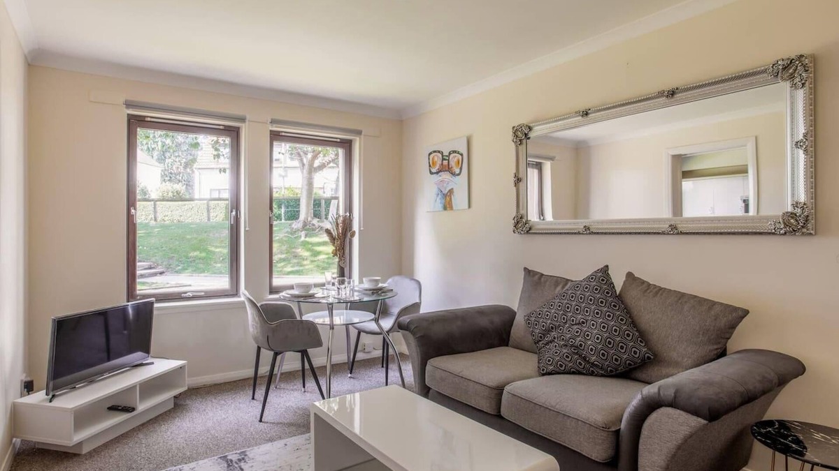 Central Aberdeen Apartment | Summit Stylish Headland Court Apartment 2 Bedroom