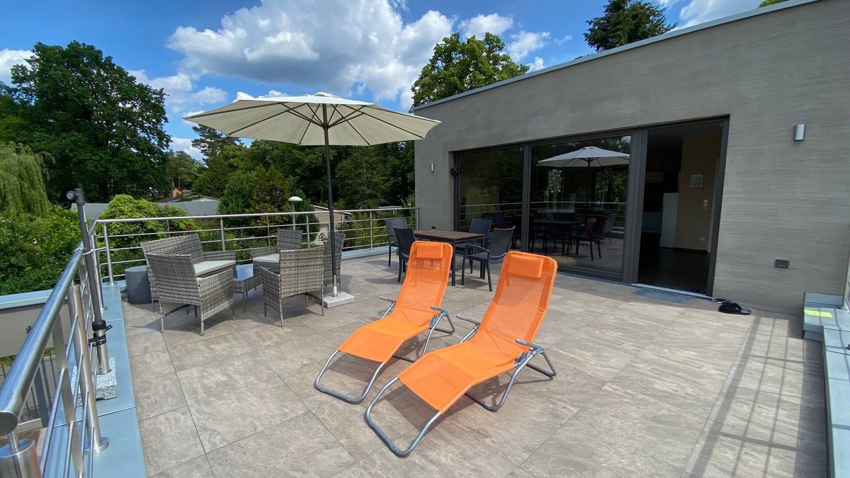 Michendorf Apartment | Sun-drenched apartment with large terrace for up to 6 guests near Potsdam and Berlin