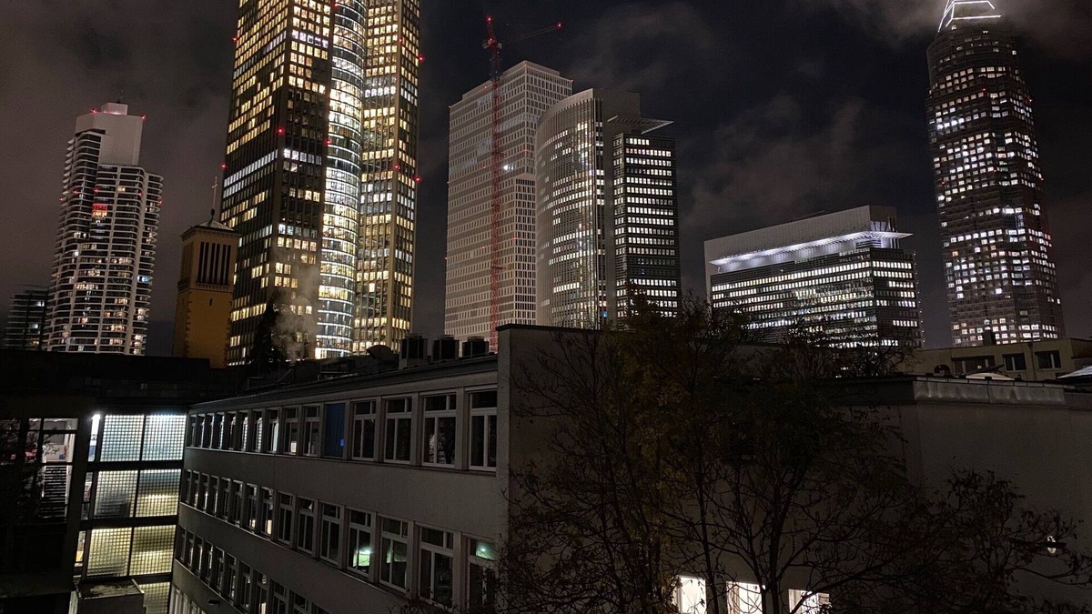 Gallus Condo | Sun-drenched 2-room balcony apartment in Frankfurt's Westend!