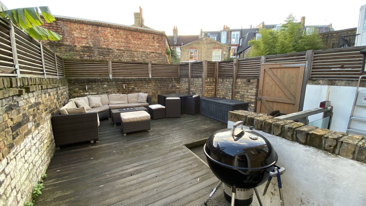 Munster Apartment | Sun-drenched Deck Quaint, Spacious 2bed 2bath