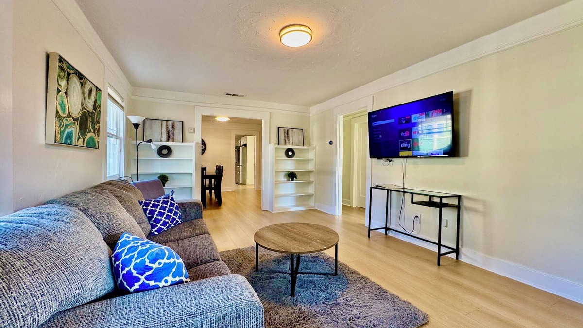 Fair Oaks House | Sun-Filled 4-bedroom house with AC in Menlo Park.