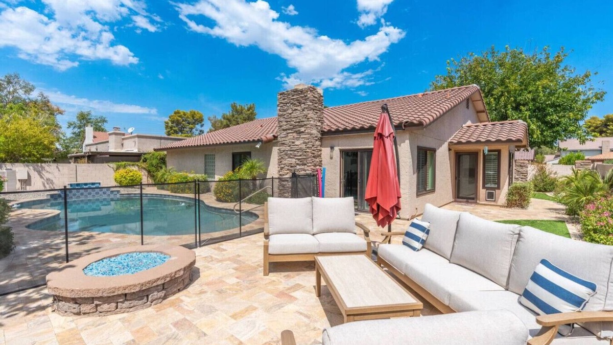 The Lakes House | Sun, Fun & a Tempe Tan Home