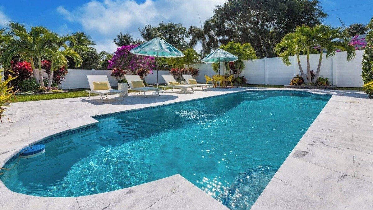Delray Beach Apartment | Sun, Sand & City Nights — 5 bedroom pool home