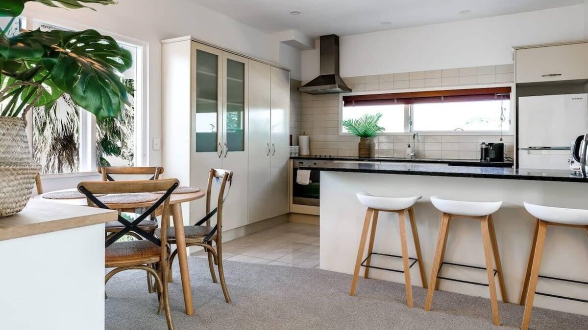 Mission Bay Apartment | Sun Soaked Sea View Apartment | BBQ | Full Kitchen