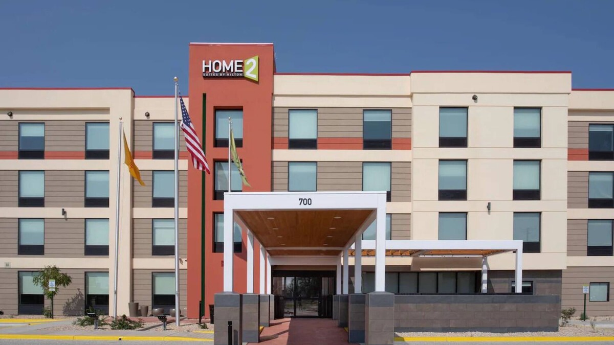 Roswell Hotel | Sun-soaked Stay: 3 Family-friendly Units w/Kitchenette and FREE Breakfast.