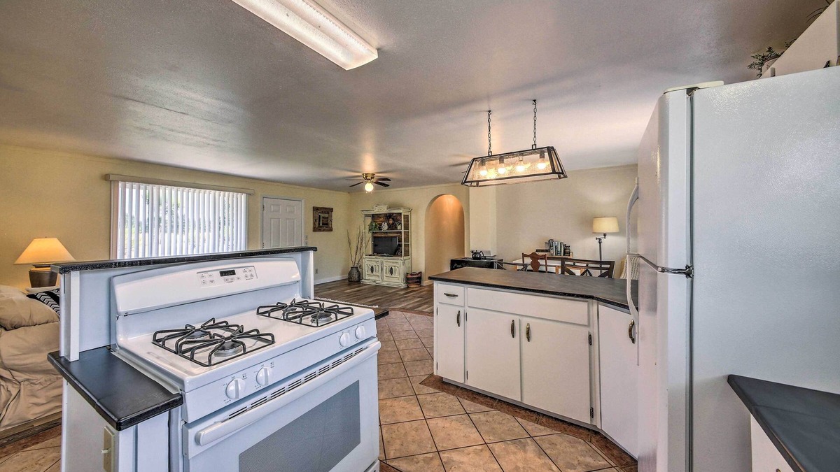 White Pine House | Sun-Soaked Trout Creek Escape < 2 Mi to River