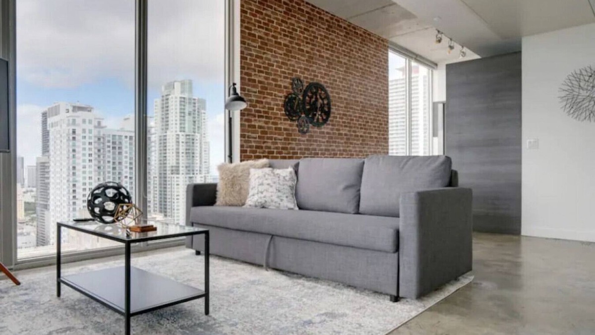 Downtown Miami Condo | Sun-Splashed Studio in DWTN Miami with WFH