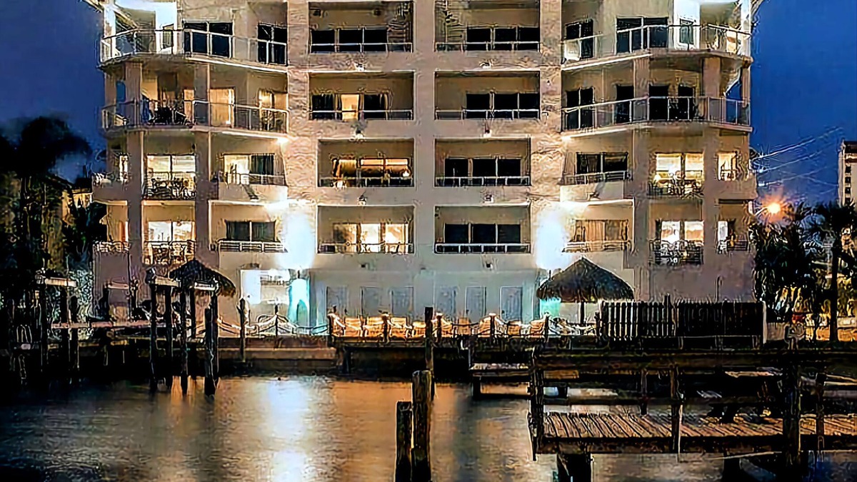 Clearwater Beach Condo | Sun West Palms - Suite 203 - 3 Bd/Ba - 3rd Story Bay Water View.