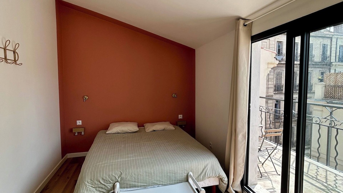 Saint-Charles Apartment | Sunbathing
