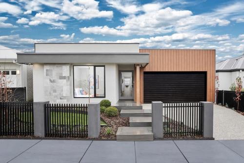 Limonite House | Sunbury Luxury - The Perfect Family Entertainer