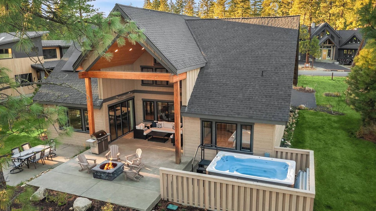 Cle Elum House | Suncadia's Premier 6BR Retreat! On the Course - Walk to the Winery!
