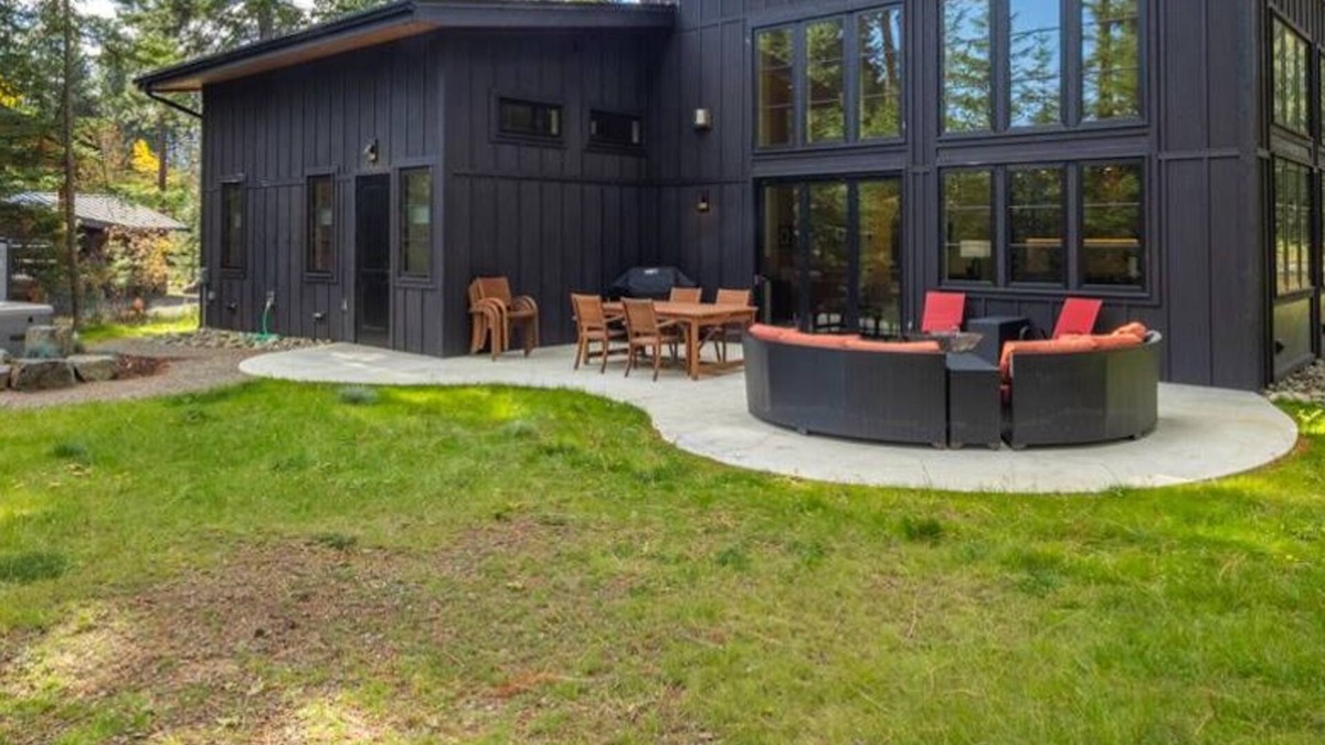 Roslyn House | Suncadia Single Story 4 Bdrm Home with Hot Tub